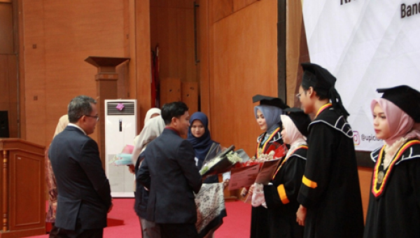 Pemberian Medali dan Penghargaan bagi Mahasiswa Berprestasi: Mengapresiasi Kecemerlangan, dalam Mewujudkan SDGS 4 Pendidikan Berkualitas